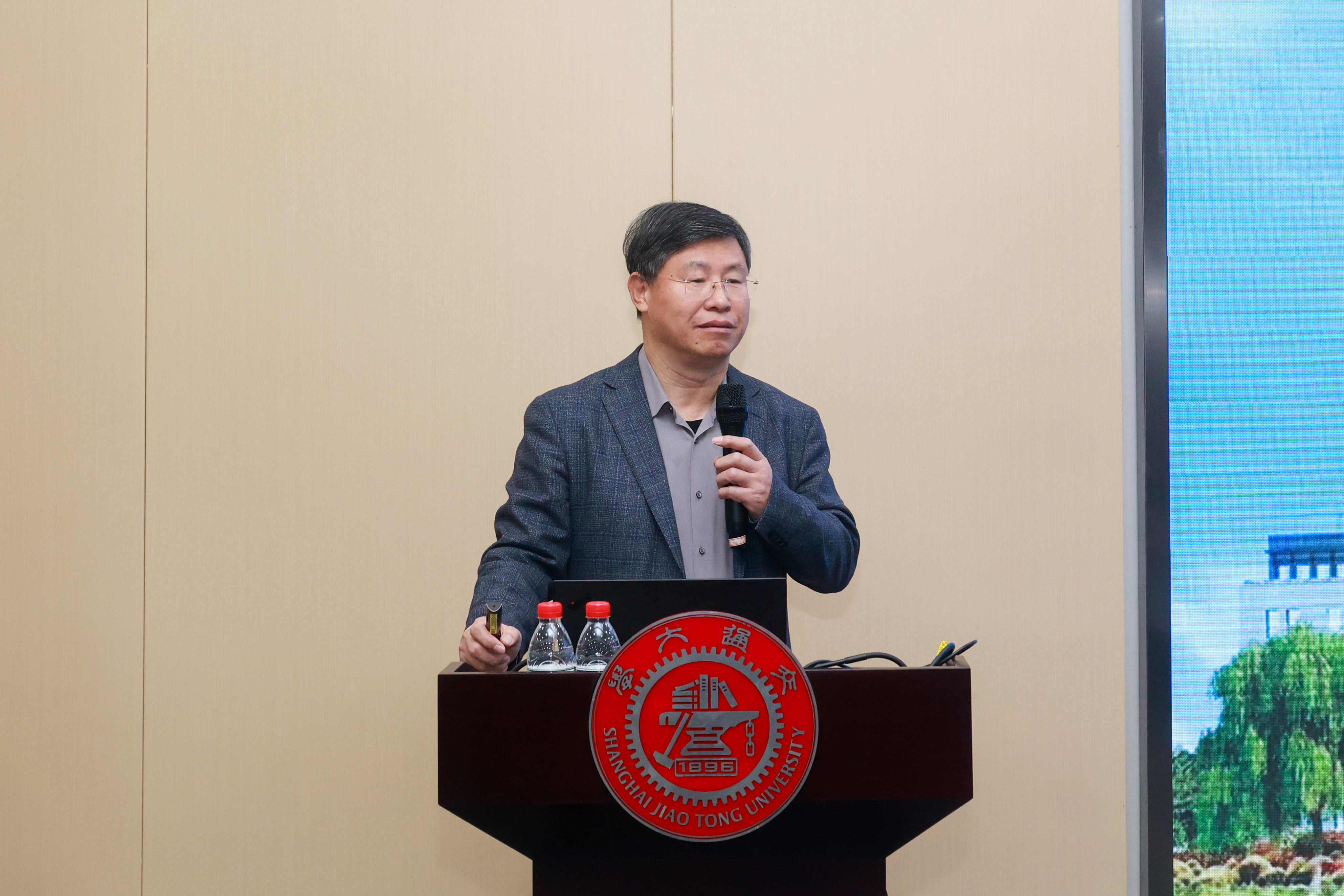 211A8728-2.jpg